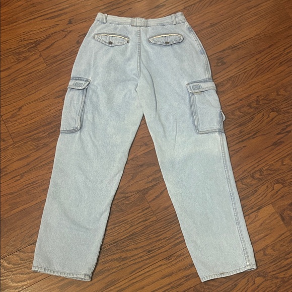 Vgt Bugle Boy Light Denim Cargo Pants. Zipper is there but broke - Picture 6 of 8